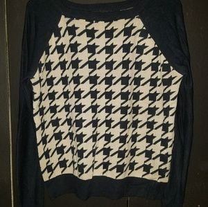 *Forever 21* NAVY HOUNDSTOOTH PRINT SWEATER